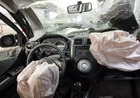 1,7 milioane de mașini riscă interdicție de circulație din cauza airbag-urilor Takata, în Franța. Lista modelelor vizate