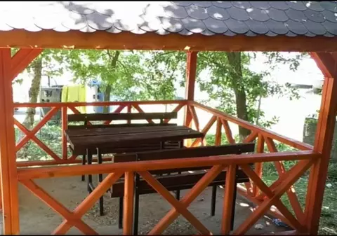 Comuna din România fără apă și canalizare, dar cu siglă luminoasă de 92.000 de lei și foișor de 75.000 de lei | VIDEO