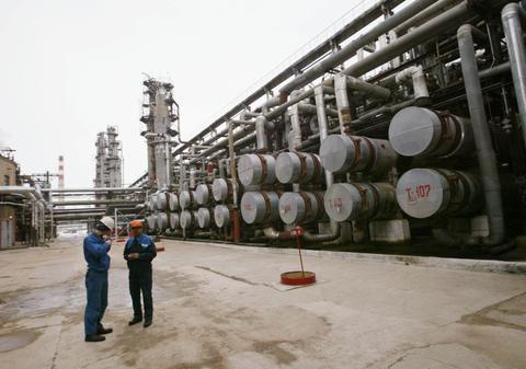Producția de petrol din Kazahstan s-a prăbușit la jumătate: livrările vizează doar Chevron, nu și proprietarul Petromidia din România