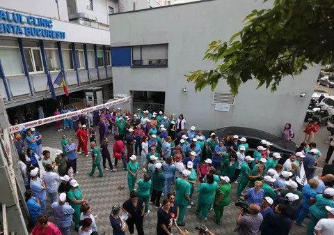 Grevă generală în sute de spitale din România pe termen nelimitat. Sindicaliştii Sanitas, nemulţumiţi de noua Lege a salarizării
