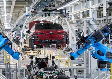 Revizia auto s-a scumpit cu peste 100% în 10 ani. Cât costă acum la Logan, Corolla și BMW Seria 5