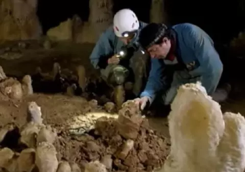 Capsula timpului din Israel. O peșteră neatinsă de 400.000 de ani rescrie ce știam despre pre-neanderthalieni