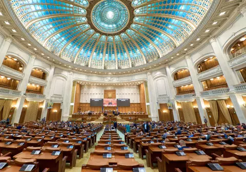 Averile demnitarilor rămân ascunse, după ce deputații au votat Noua Lege a Integrității