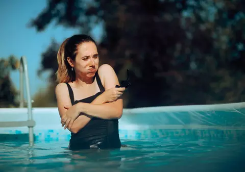 Ce să faci dacă găsești ploșnițe în pat sau piscina hotelului are apa prea rece