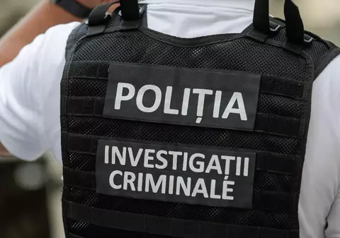 Pensionari folosiți de două femei care au făcut 33 de contracte de credit ilegale de peste 1.000.000 de lei