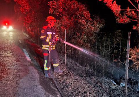 Pompierii români rămân în Franța. CNSU a prelungit misiunea de stingere a incendiilor de pădure