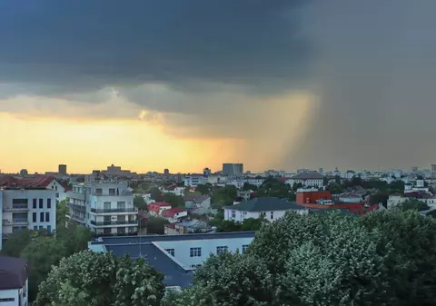 Cum va fi vremea în București în intervalul 3-4 iulie 2026. ANM anunță diferențe de temperatură de la o zi la alta