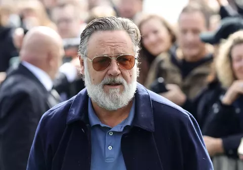 Russell Crowe vine pentru prima dată în România. Fanii îl pot întâlni personal la concertele din București și Timișoara