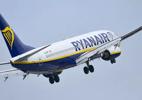 Pasagerul aspirat parțial pe geamul avionului Ryanair spune că singura propunere din partea companiei după incident a fost de a-i reprograma zborul