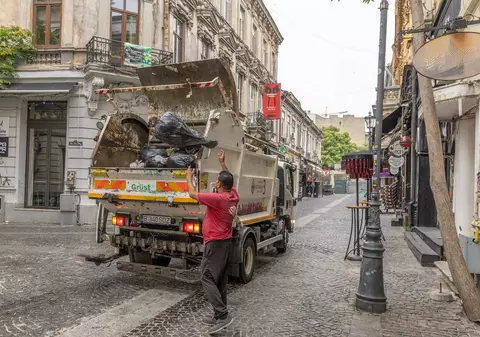 Primăria București schimbă modul în care plătești pentru gunoi. Ce înseamnă sistemul „Plătești pentru cât arunci”