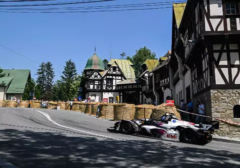 Sinaia devine capitala vitezei: 89 de piloți și mașini spectaculoase la startul Trofeului Sinaia 2026