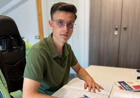 Teodor Pelmus, elevul din Câmpina care a luat 10 la Bac și la matematică, și la fizică, va studia la o facultate din România. „De ce să plec? Și la noi se face performanță. Dacă vrei, înveți oriunde”