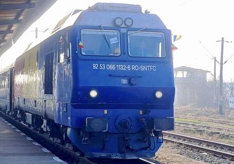 A mers 14 ore cu un tren românesc într-un vagon de peste 60 de ani. Concluzia unui vlogger danez i-a surprins pe mulți