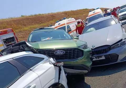 Carambol cu 6 mașini pe A2 și coloane kilometrice pe DN1 și DN7. Traficul rutier a fost deviat