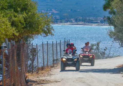 Un român a primit 350 de euro amendă în Grecia pentru că nu a purtat casca pe ATV: „Tot tu tupeist”