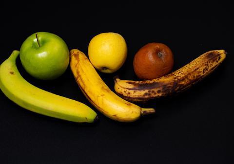 De ce unele fructe se coc mai repede lângă banane