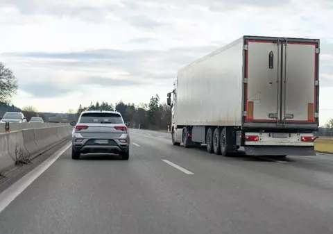 Un șofer român de TIR a fost răpit de pe marginea drumului în Spania, după ce a pierdut 500 de kilograme de cocaină