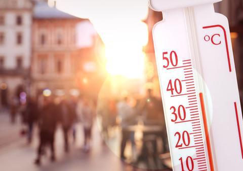 Aproape 3 milioane de români vor suporta temperaturi de 41 de grade la umbră, miercuri și joi. Când se răcește și revin ploile