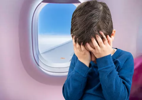 Un zbor de 4 ore și jumătate a fost anulat din cauza unui copil care nu a vrut să-și pună centura de siguranță în avion