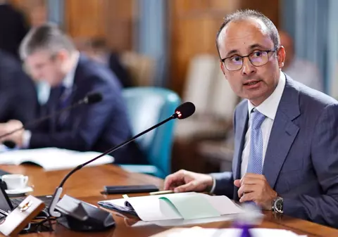 Cristian Buşoi, după oprirea Centralei Cernavodă: În aceste zile ne ajută vântul, cu un maxim estimat de 1.500 MW