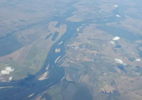 Cum se vede Dunărea din avion, de la 7.000 de metri înălțime, în apropiere de Călărași