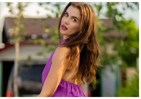 Emily Burghelea a părăsit România alături de familie: „Ne mutăm în altă țară”