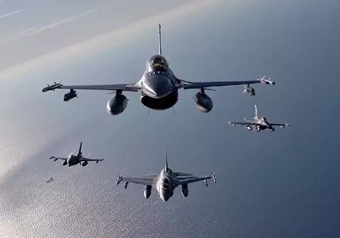 Cum se desfășoară o misiune de Poliție Aeriană cu aeronave F-16 Fighting Falcon, la Baza 86 Aeriană Borcea. Exercițiu demonstrativ al detașamentului Carpathian Vipers