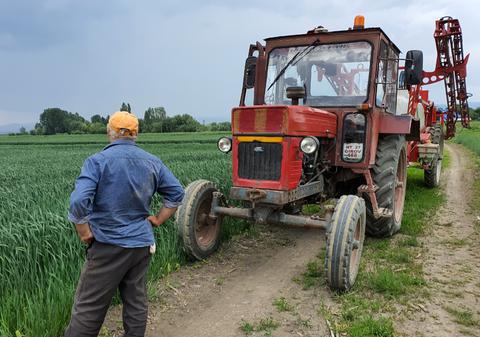 Fermierii nu mai găsesc muncitori români calificați pentru utilaje agricole și angajează lucrători din afara Uniunii Europene