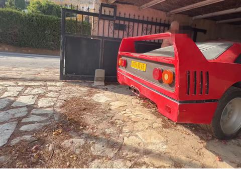 A crezut că a găsit pe Google Maps două mașini Ferrari F40 abandonate și a plecat să le vadă. Ce a descoperit la fața locului l-a lăsat fără cuvinte