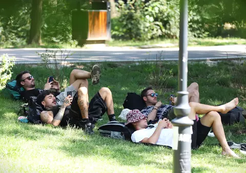 În căutarea weekendului prelungit etern