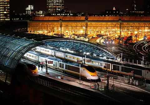 Trei tineri francezi au creat o aplicație care urmărește toate trenurile din Europa: „Echivalentul Flightradar pentru trenuri”
