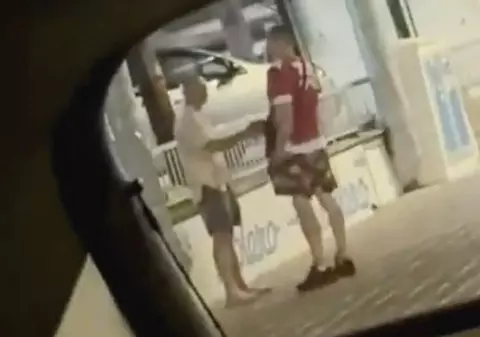 „Metoda Ronaldinho”: tehnica prin care hoții de buzunare jefuiesc turiștii în doar câteva secunde, pe o insulă din Spania