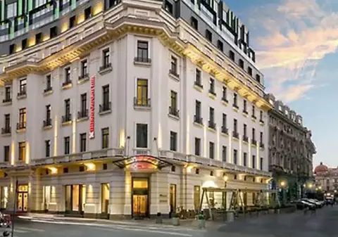 Un hotel de lux din România a anunțat că stinge iluminatul exterior după ora 23.00 și oferă 20% reducere la preparatele reci din restaurant