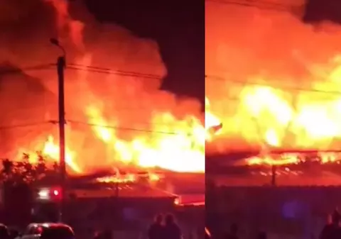 Incendiu violent la un complex de locuințe sociale din Săcălaz, lângă Timișoara: un bărbat a murit strivit de tavan după ce s-a întors să-și salveze câinele
