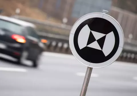 Indicatorul rutier pe care șoferii îl pot ignora complet: singurele 13 astfel de semne de circulație pot fi văzute doar pe autostrada A9, în Germania