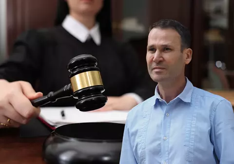 Ultima hotărâre a judecătoarei din dosarul lui Robert Negoiță înainte de a fi mutată de la București la Giurgiu: a menținut un sechestru de peste 102 milioane de euro