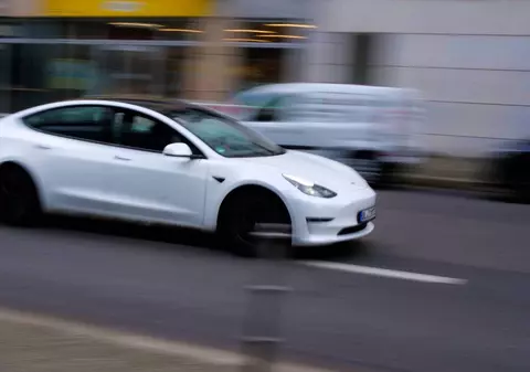 Un model Dacia e cel mai bine vândută mașină din Europa în primele șapte luni din 2026. A depășit Tesla și VW