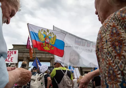 Noul Comintern. Cum recrutează Kremlinul „socialiști” din SUA și din Marea Britanie pentru manifestații anti-NATO, acte de sabotaj și război