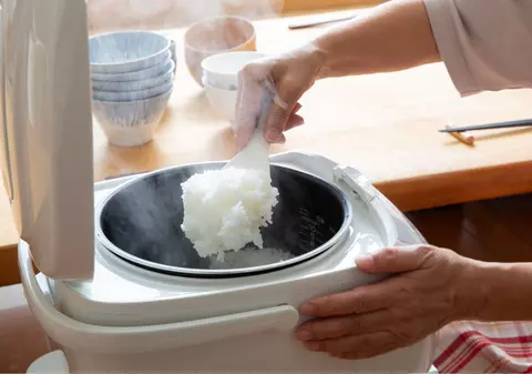 Japonia trece printr-o criză de orez, cauzată de turiști. Vizitatorii străini mănâncă cu 70% mai mult decât localnici