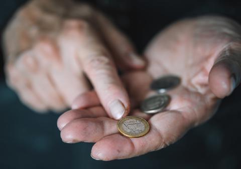 Un pensionar a fost condamnat pentru că nu a plătit o taxă de 3,91 de euro pentru mașina lui, în Marea Britanie