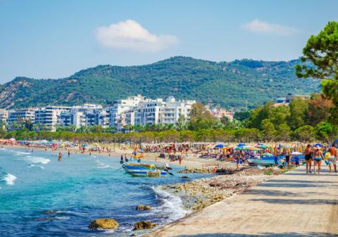 O familie de români a mers la mare în „noua Grecie” și toți au făcut gastroenterocolită: „Am zis că suntem noi fițoși”