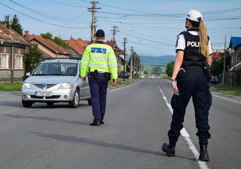 Cum scapă șoferii români cu datorii la stat de suspendarea permiselor, în urma războiului dintre PSD și Ilie Bolojan