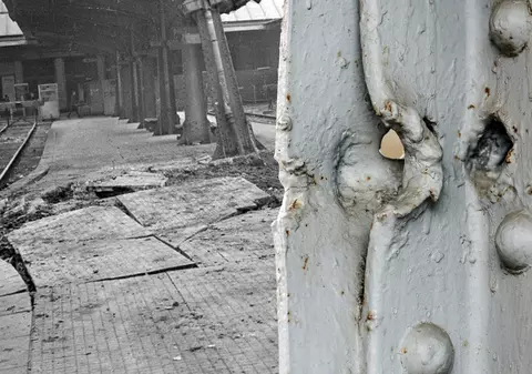 Secretul ascuns din Gara de Nord. Stâlpul de pe peronul 7 păstrează și astăzi urmele bombardamentului care a ucis 3.000 de oameni