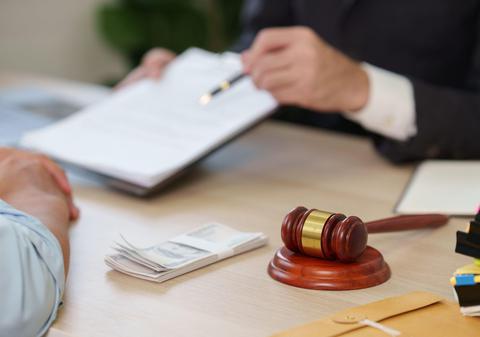 Sfaturile unui contabil după ce ANAF a început controalele la persoanele care încasează bani din drepturi de autor: „Nimeni nu e infractor”