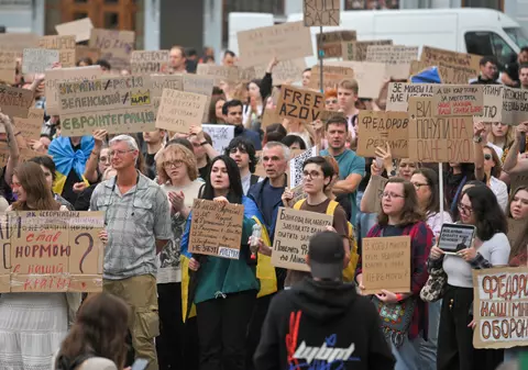 Val de proteste la Kiev, după ce Volodimir Zelenski l-a demis pe ministrul Apărării, Mîhailo Fedorov