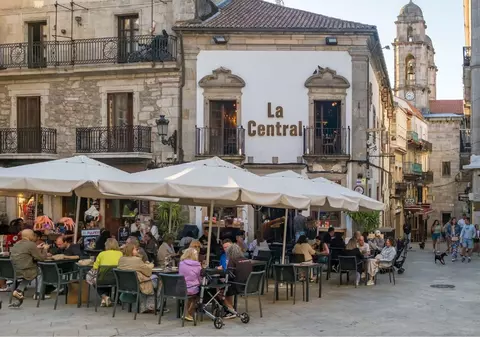 Barurile și restaurantele din Spania vor percepe de miercuri un supliment de 10 cenți. Ce prevede noua regulă
