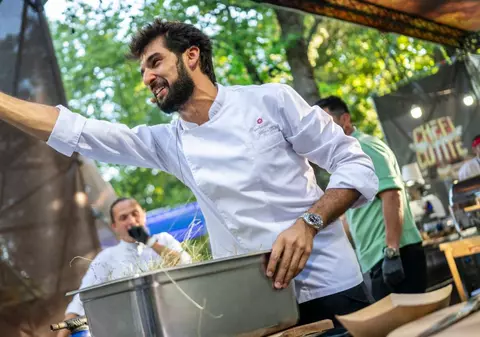 Cât costă preparatele juraților „Chefi la cuțite” la Summer Well 2026: „Explozie de bucurie”. Ce poți mânca în ultima zi de festival