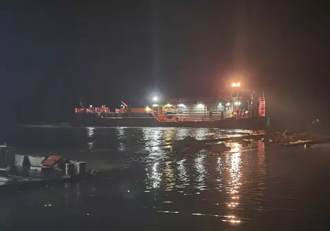 Imagini noi cu scufundarea celor patru barje în Dunăre. Cine sunt căpitanii care au ajutat la operațiune
