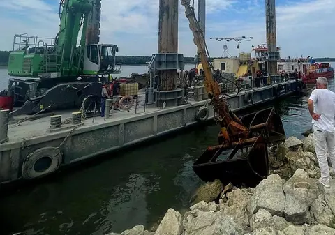 Nivelul apei la Cernavodă s-a stabilizat după ce stânca Pârjoaia a fost aruncată controlat în aer: „Scăderea Dunării s-a oprit”