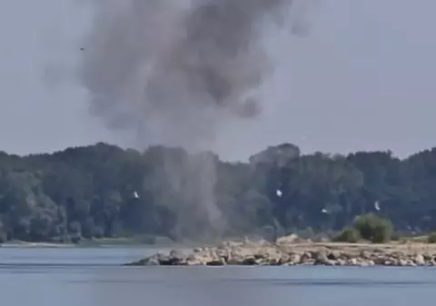 Armata, intervenție extremă pe Dunăre: militarii detonează stânca Pârjoaia pentru a putea devia cursul apei spre Cernavodă